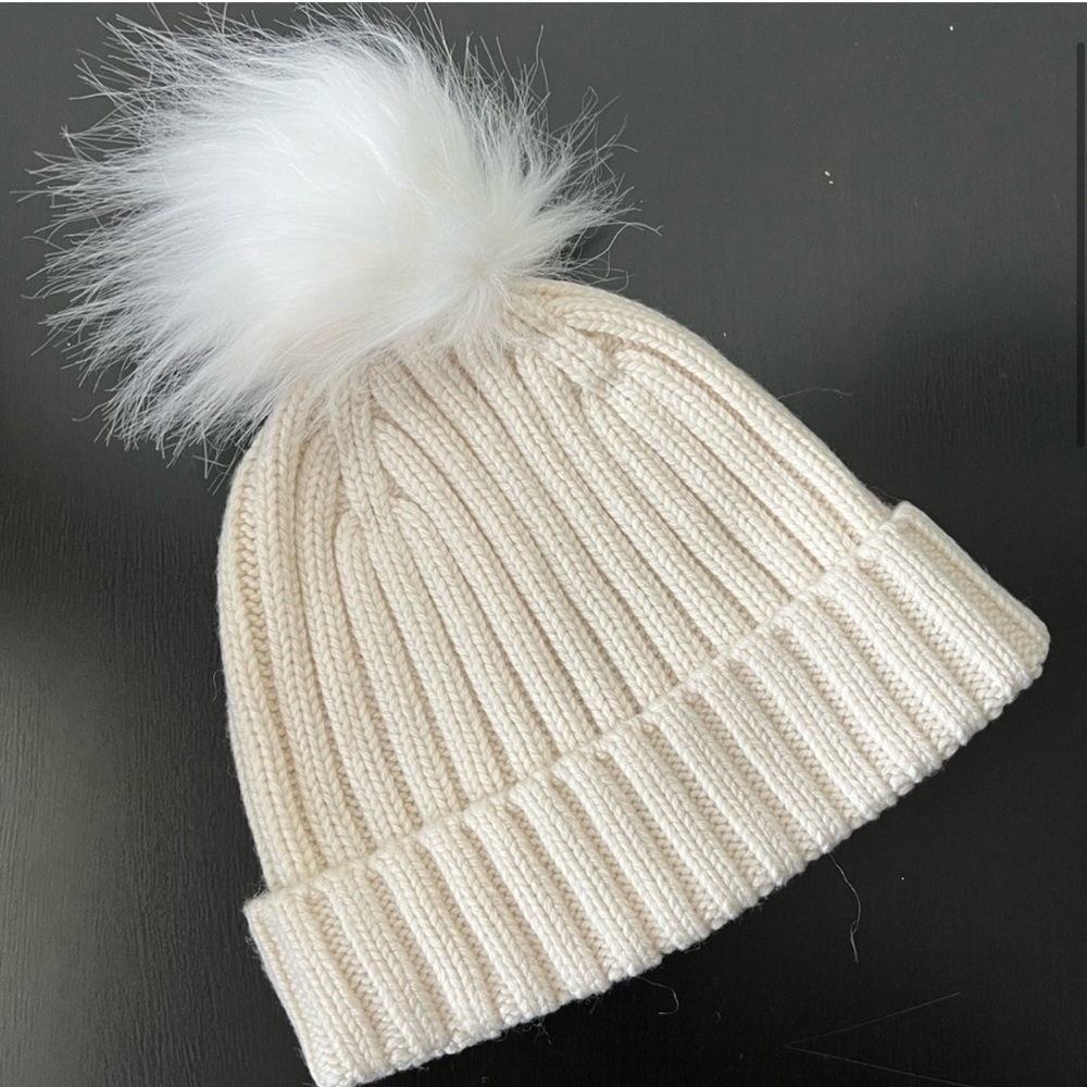 New with Tags -J.Crew- Ribbed pom-pom beanie Ivory 🍁❄️❄️ - Picture 3 of 8
